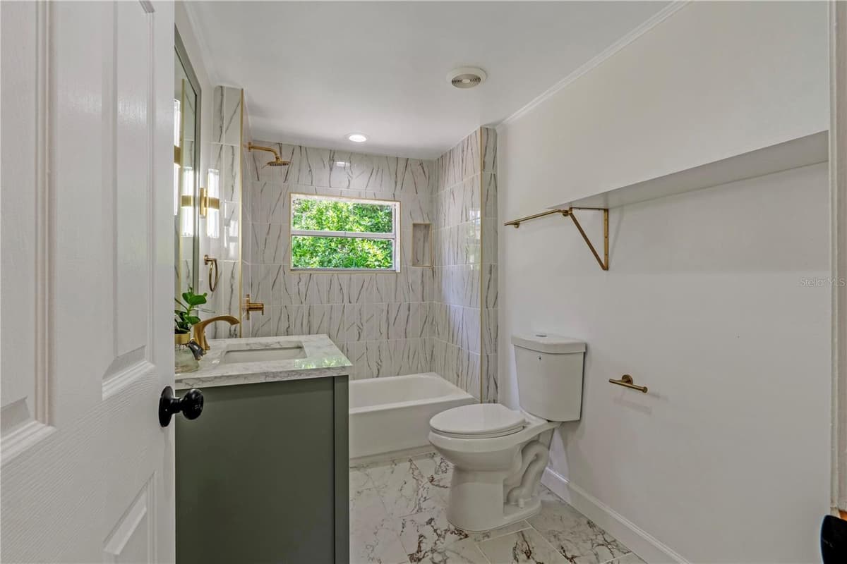 305 ROSSITER STREET — photo 21 of 35