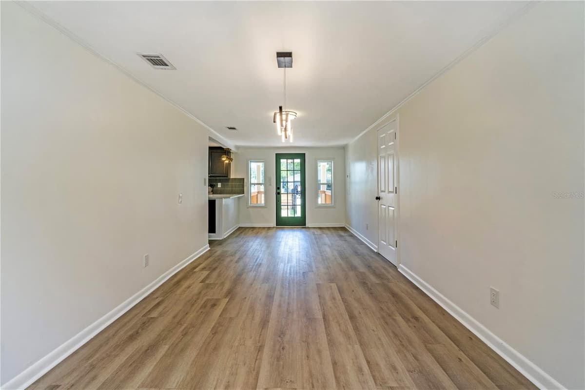 305 ROSSITER STREET — photo 15 of 35