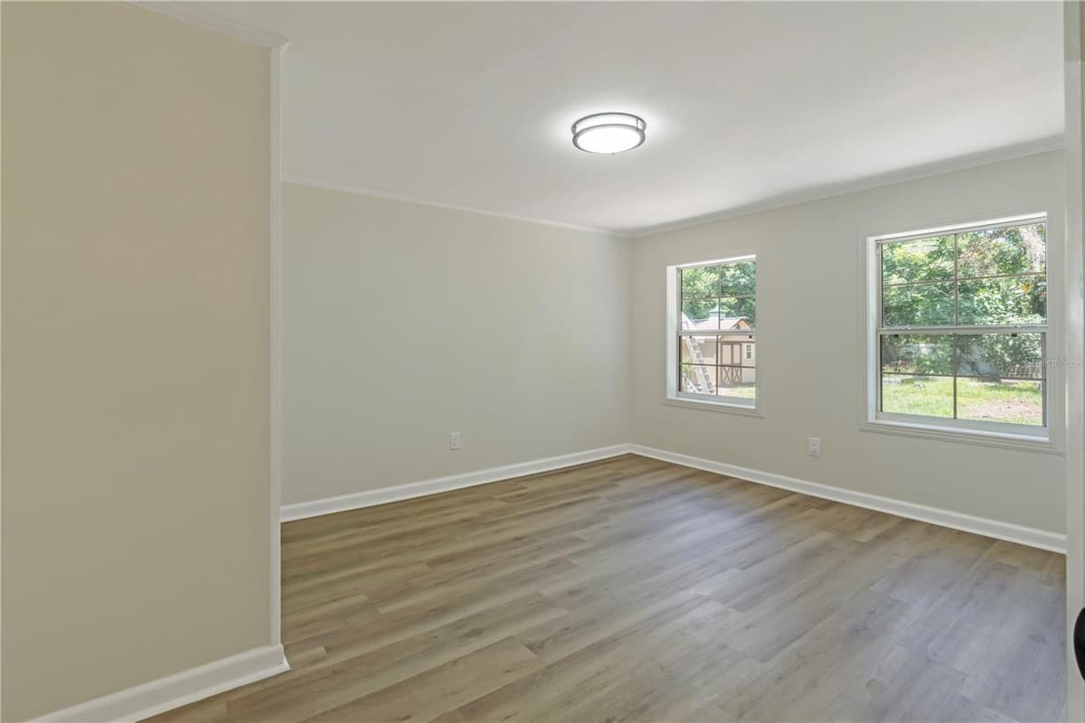 305 ROSSITER STREET — photo 19 of 35