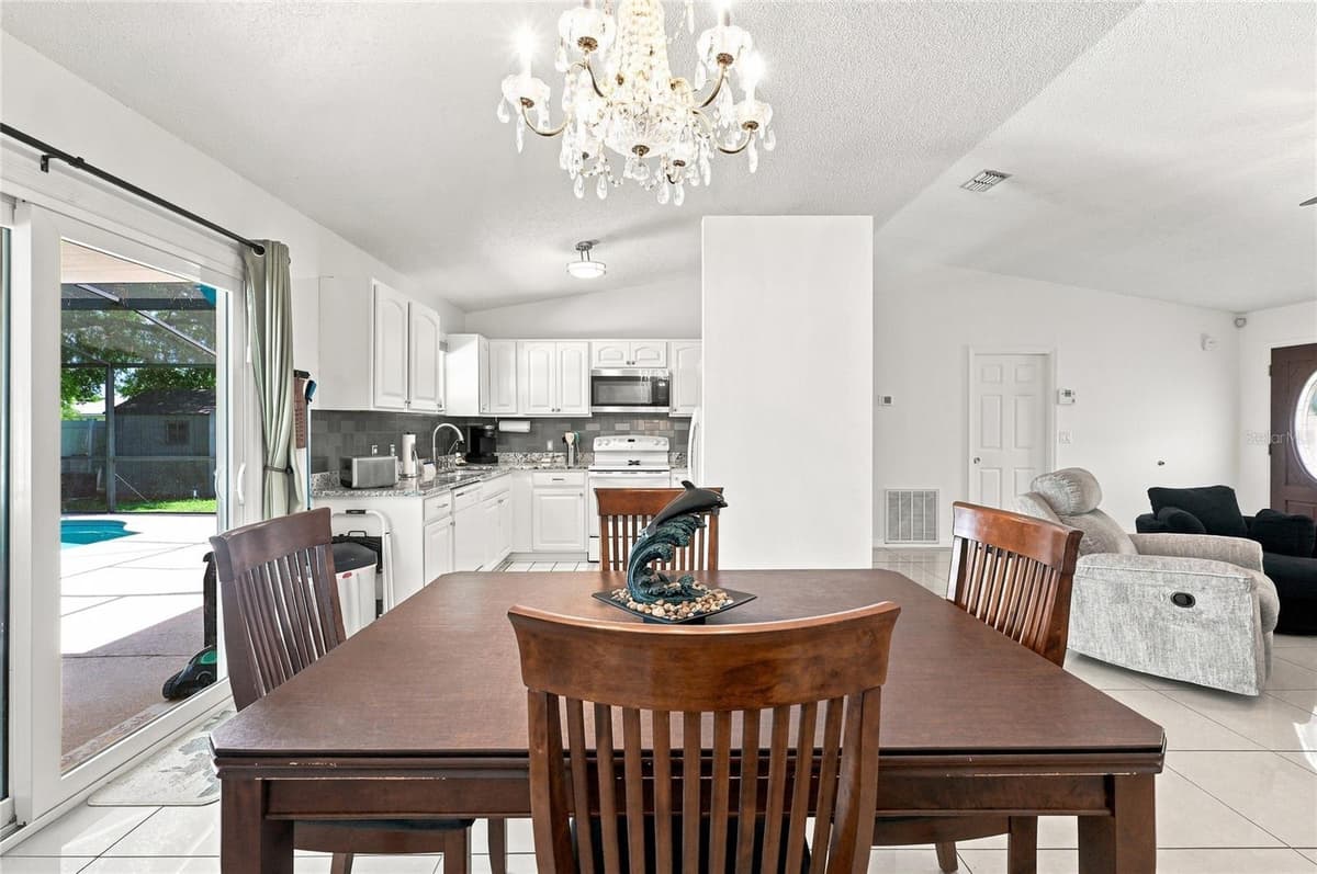 133 REBECCA DRIVE — photo 19 of 47