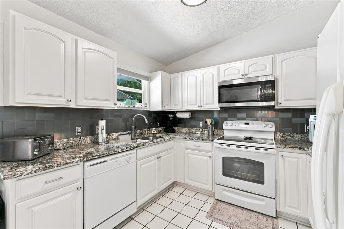 133 REBECCA DRIVE — photo 14 of 47