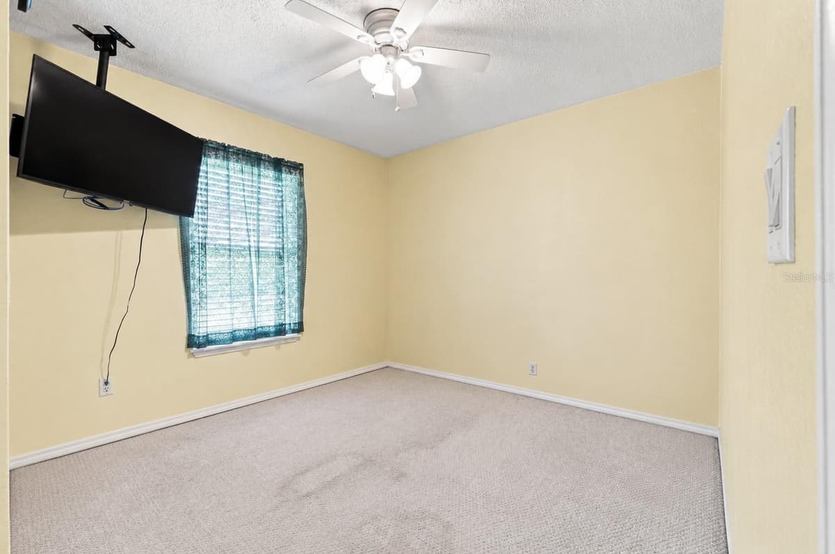 133 REBECCA DRIVE — photo 28 of 47