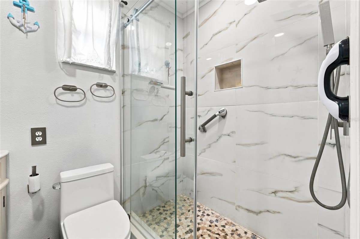 133 REBECCA DRIVE — photo 25 of 47