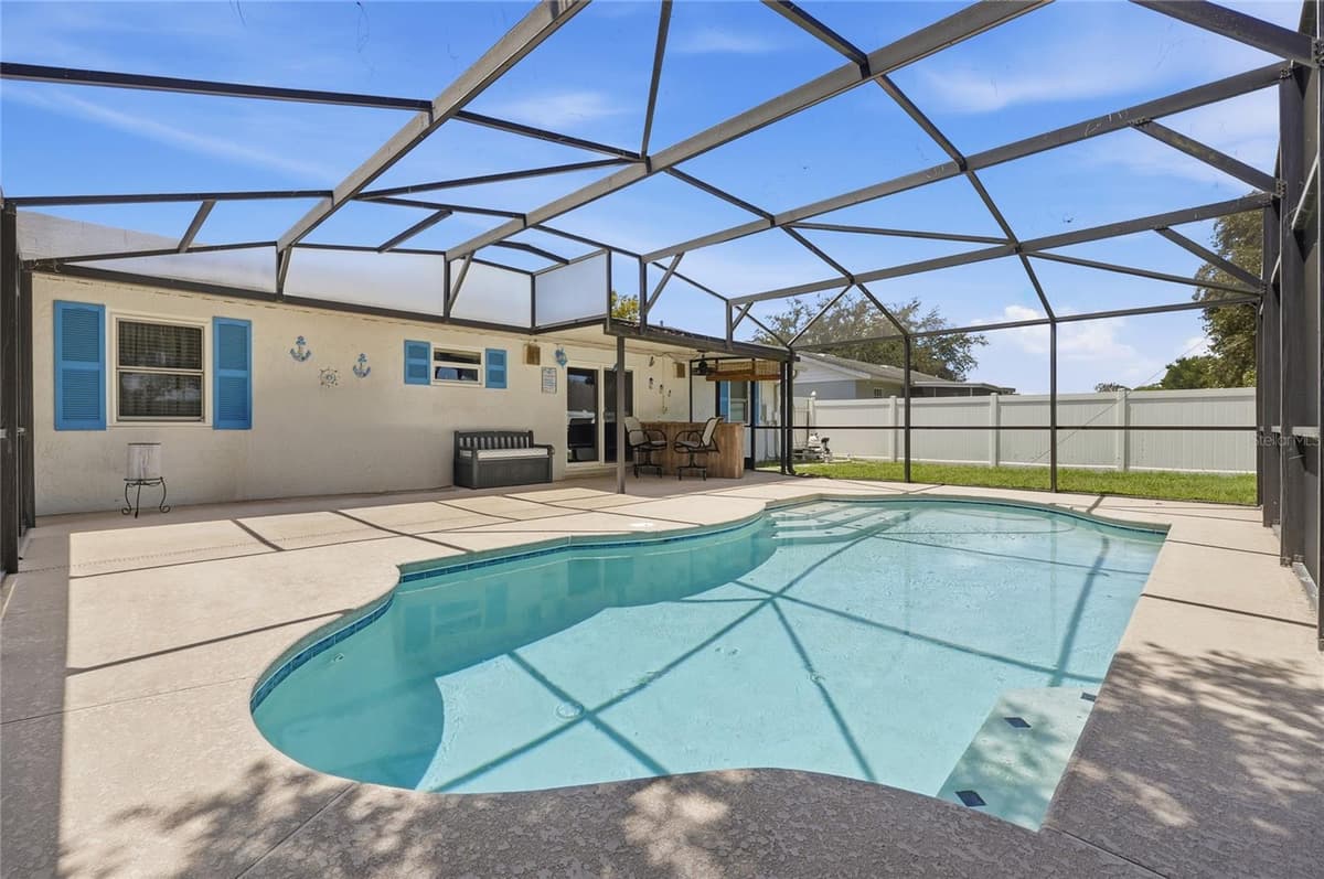 133 REBECCA DRIVE — photo 36 of 47