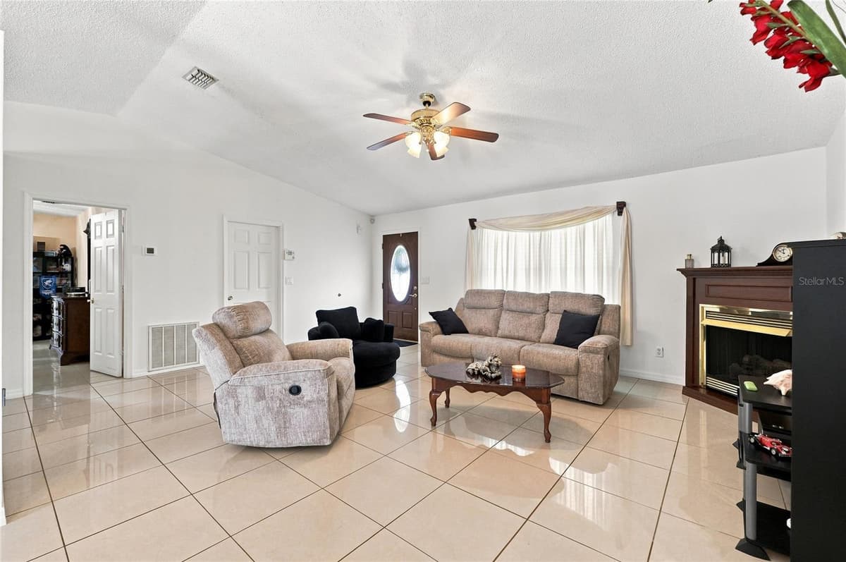 133 REBECCA DRIVE — photo 9 of 47