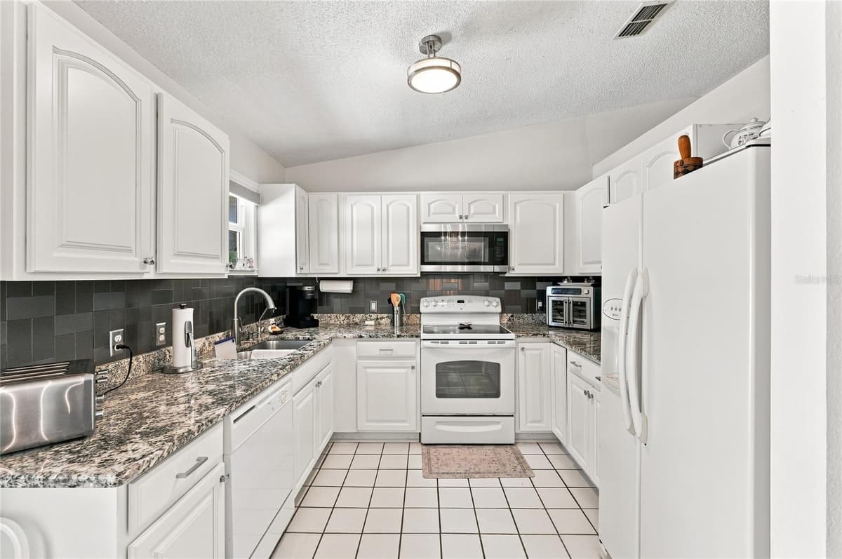133 REBECCA DRIVE — photo 13 of 47