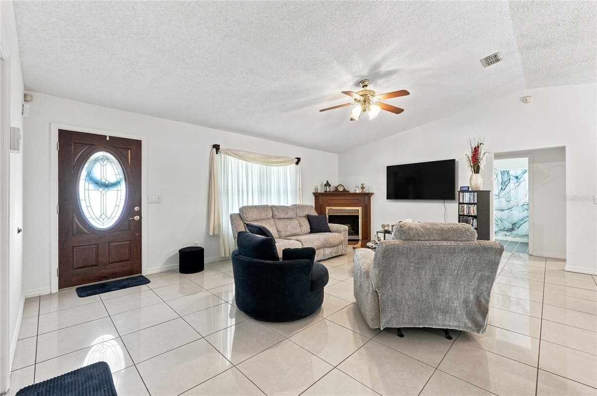 133 REBECCA DRIVE — photo 7 of 47