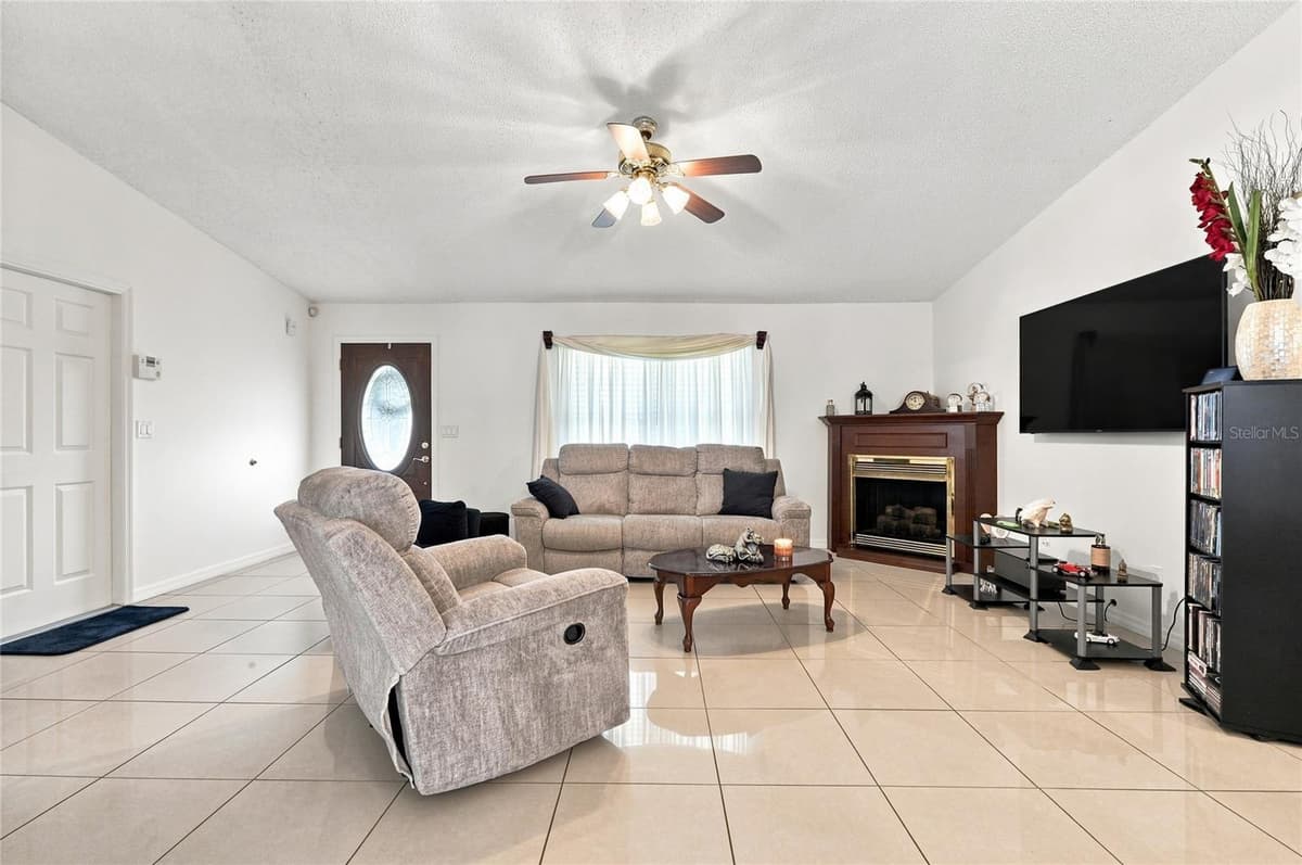 133 REBECCA DRIVE — photo 8 of 47