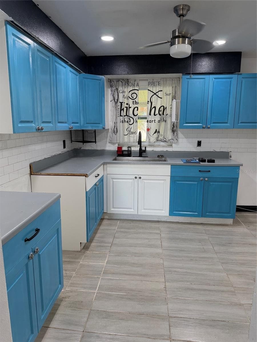 501 PALM AVENUE — photo 9 of 17