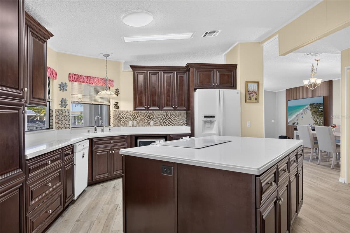 501 LA PLAYA CIRCLE — photo 14 of 46