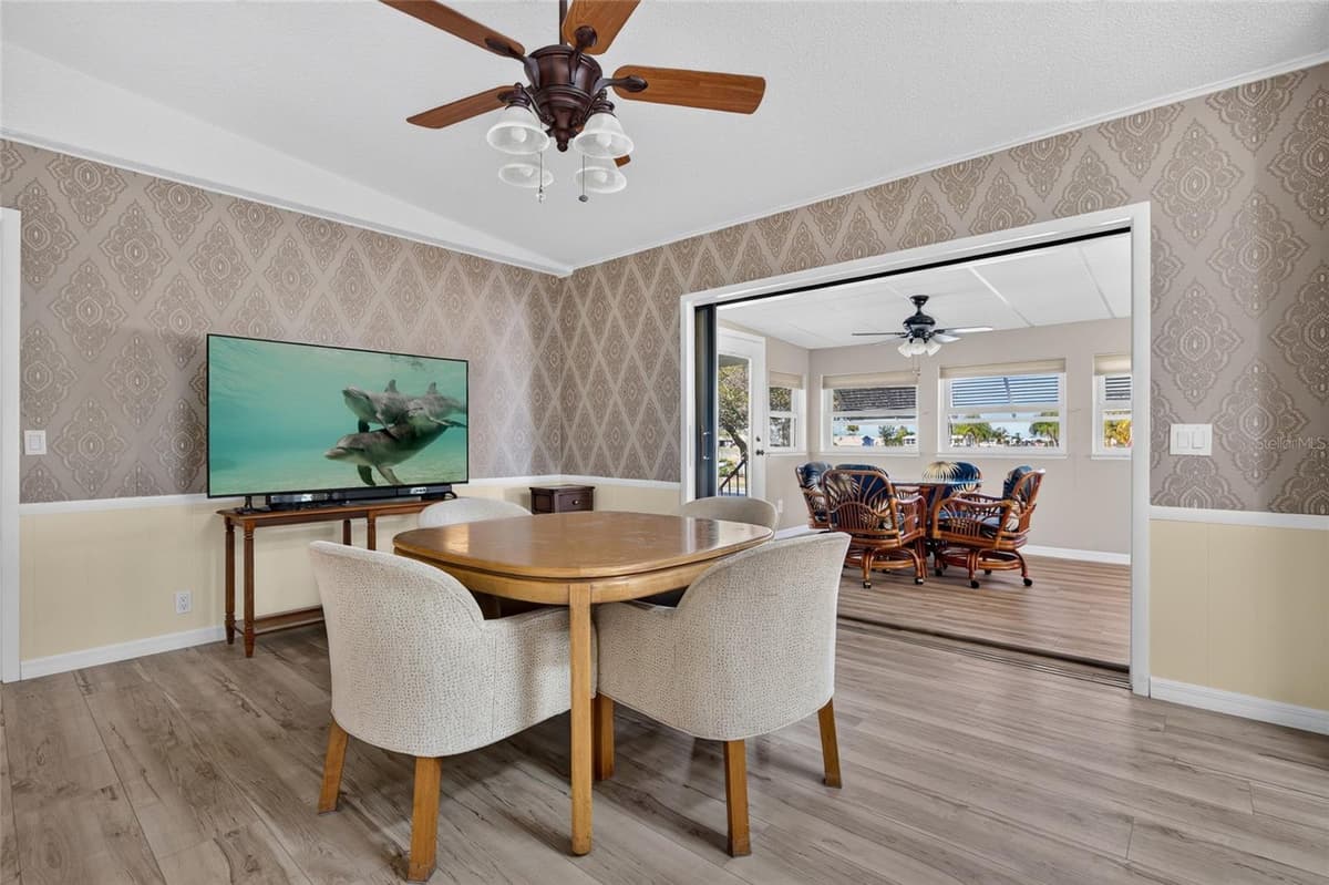 501 LA PLAYA CIRCLE — photo 16 of 46