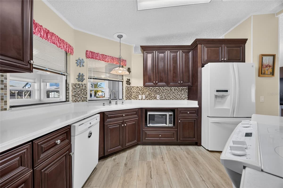 501 LA PLAYA CIRCLE — photo 13 of 46
