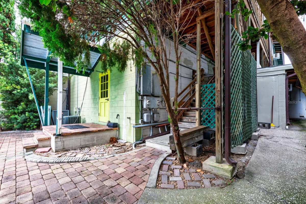 427 DONNELLY STREET — photo 21 of 38