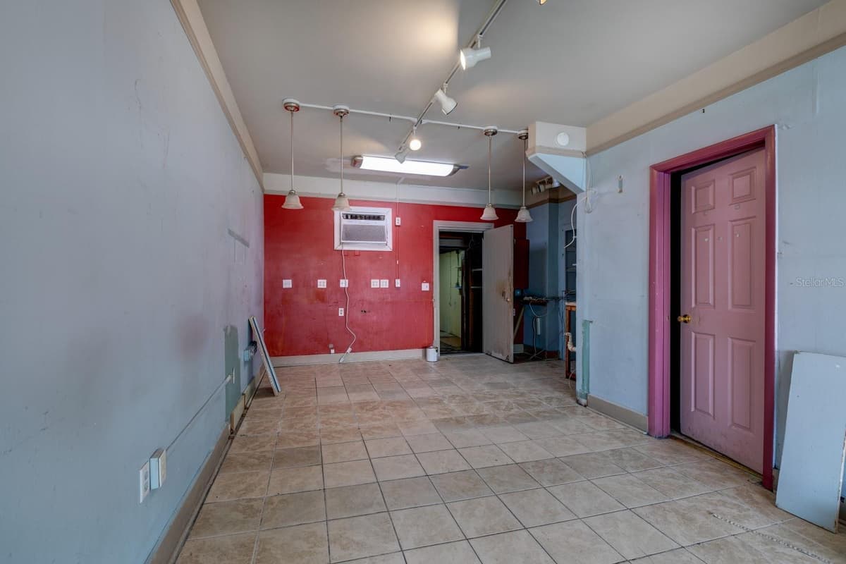 427 DONNELLY STREET — photo 25 of 38