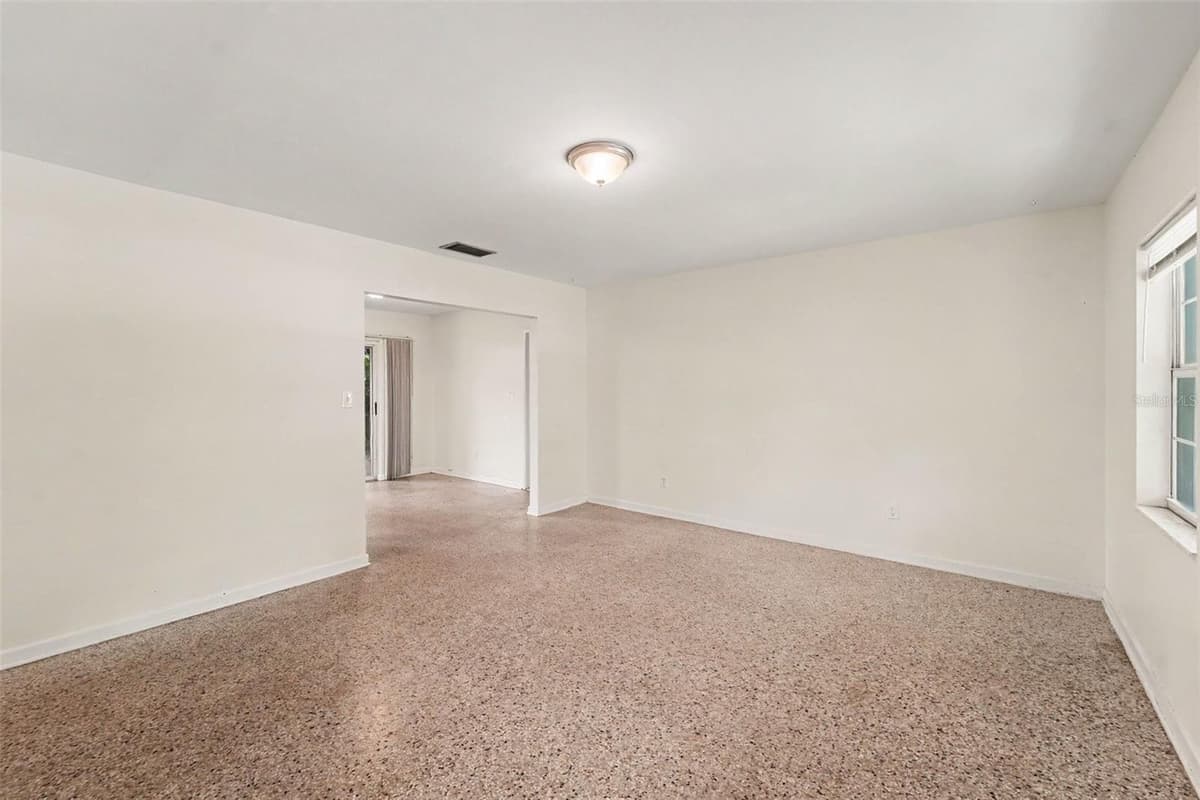 8121 OLA AVENUE — photo 5 of 31