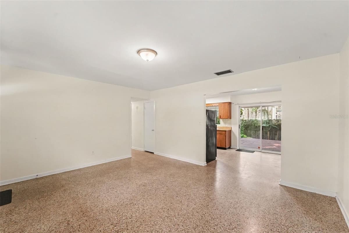 8121 OLA AVENUE — photo 8 of 31