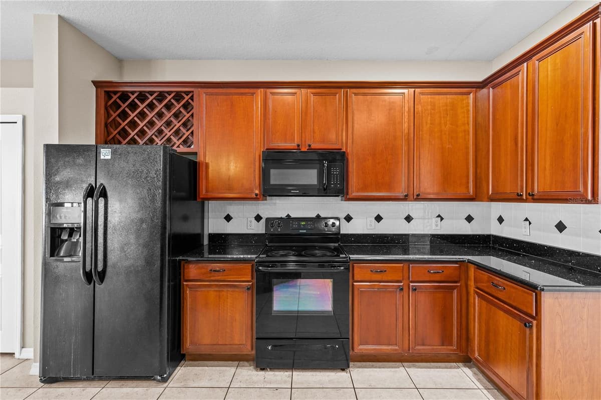 6500 BAYBORO COURT — photo 9 of 30