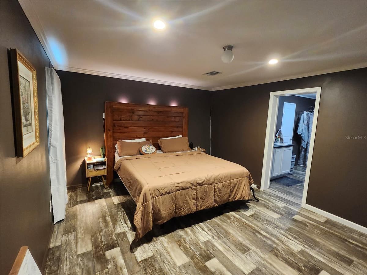 4550 POLK CITY ROAD — photo 12 of 23