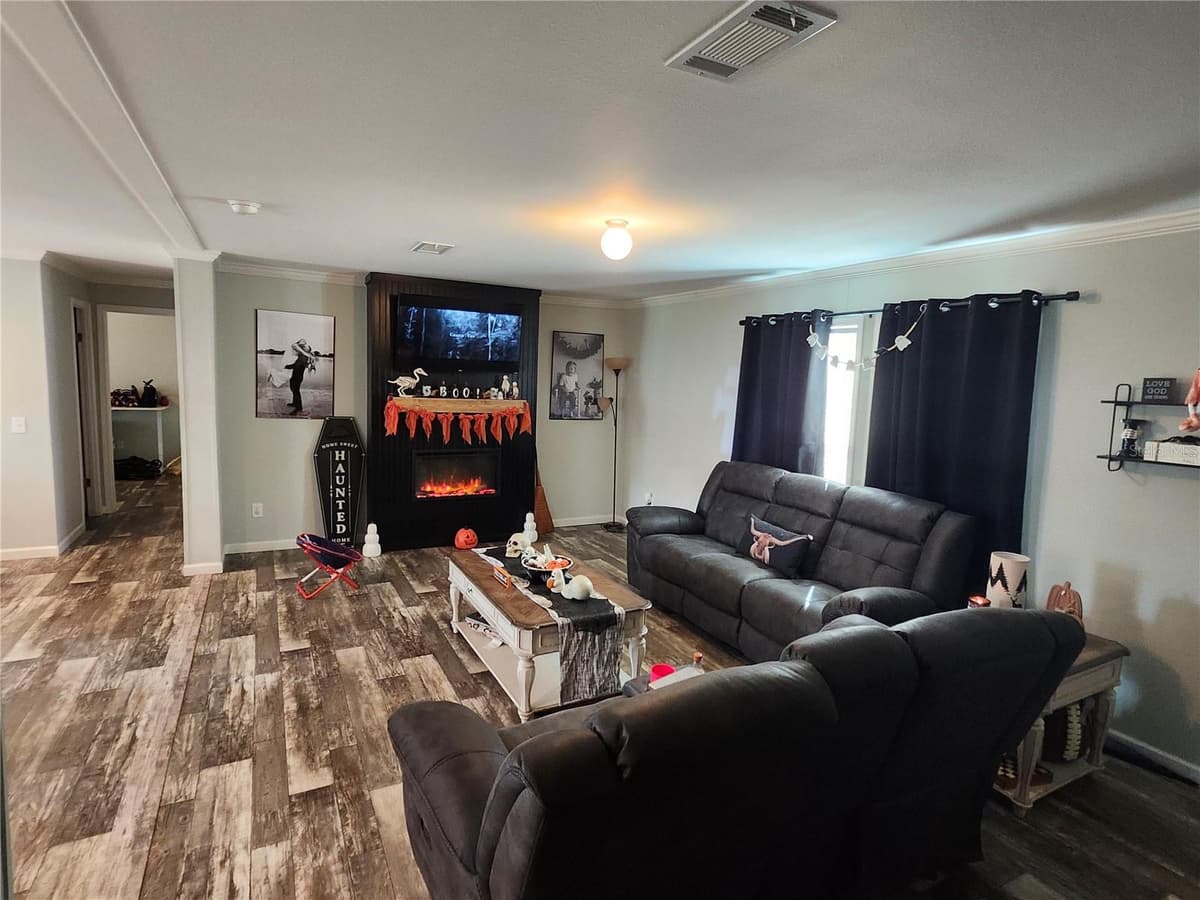 4550 POLK CITY ROAD — photo 8 of 23