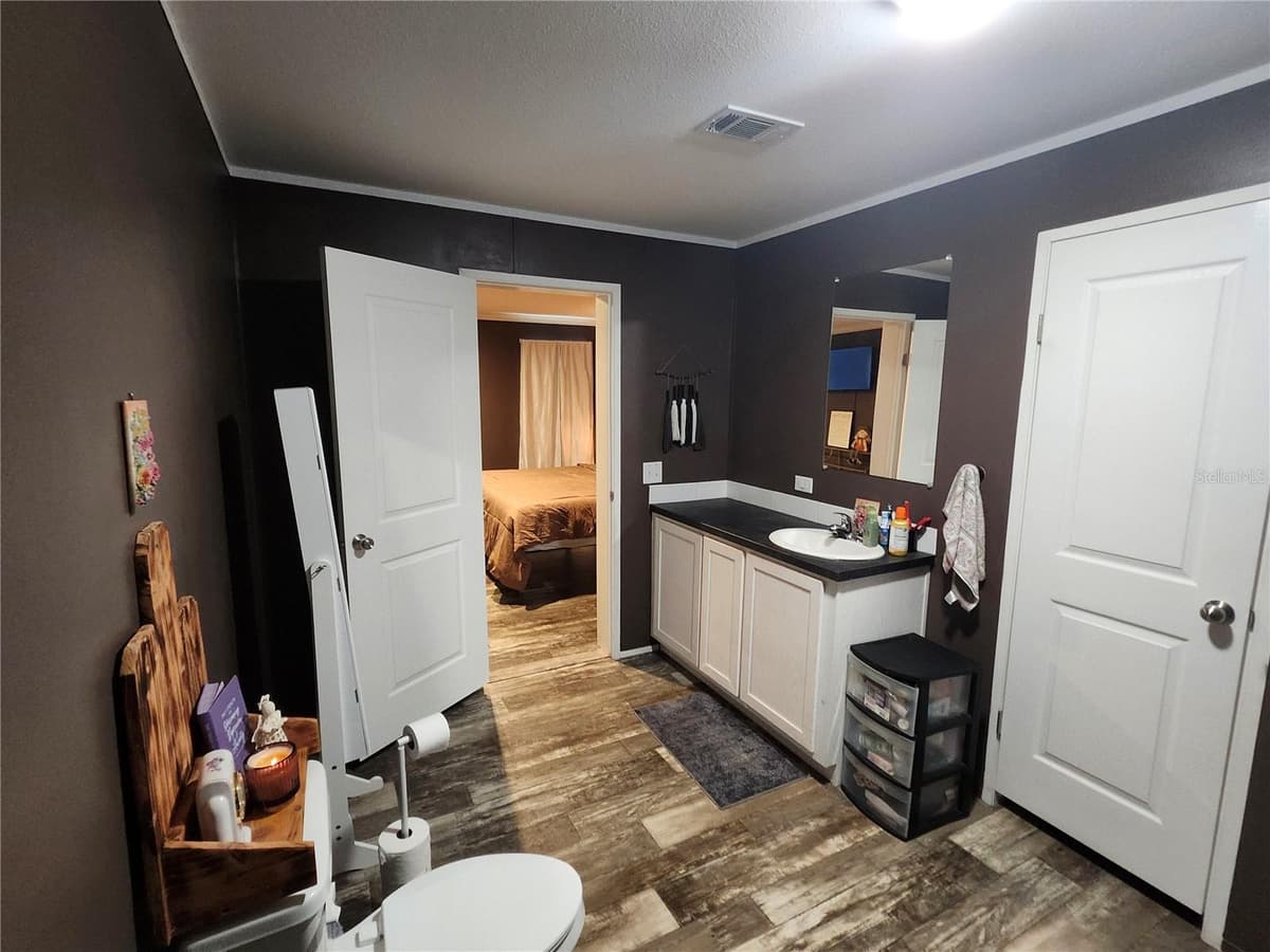 4550 POLK CITY ROAD — photo 14 of 23