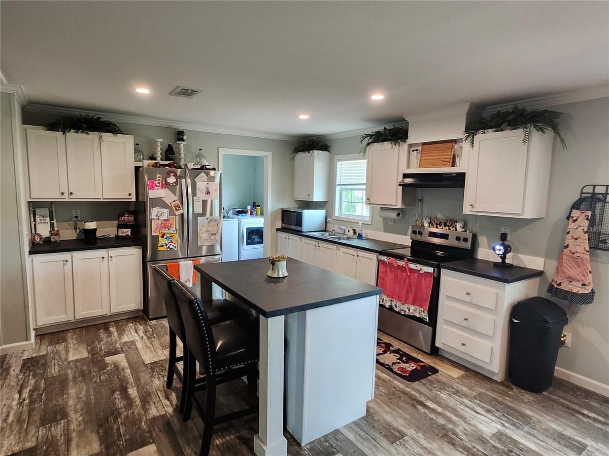 4550 POLK CITY ROAD — photo 10 of 23