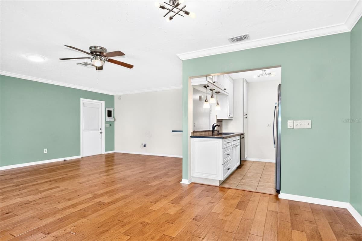 2245 GREENWICH DRIVE — photo 13 of 49