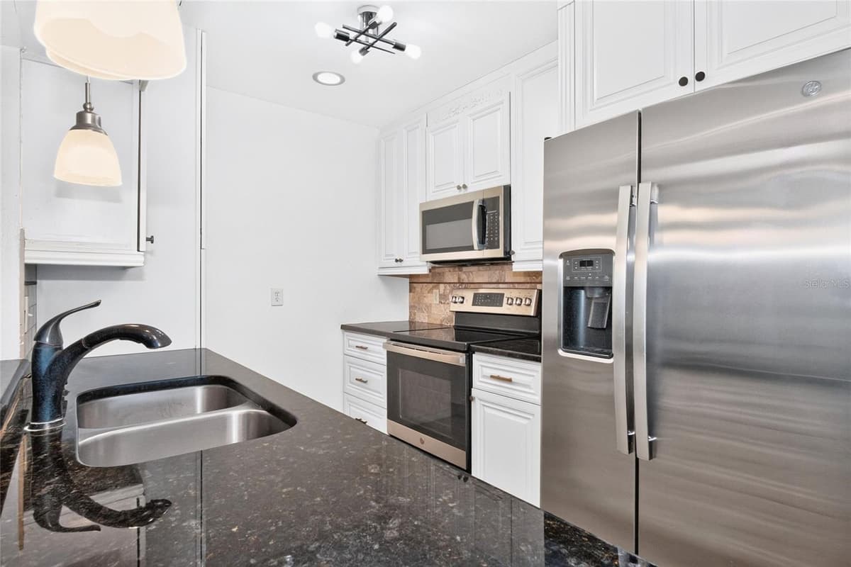 2245 GREENWICH DRIVE — photo 18 of 49