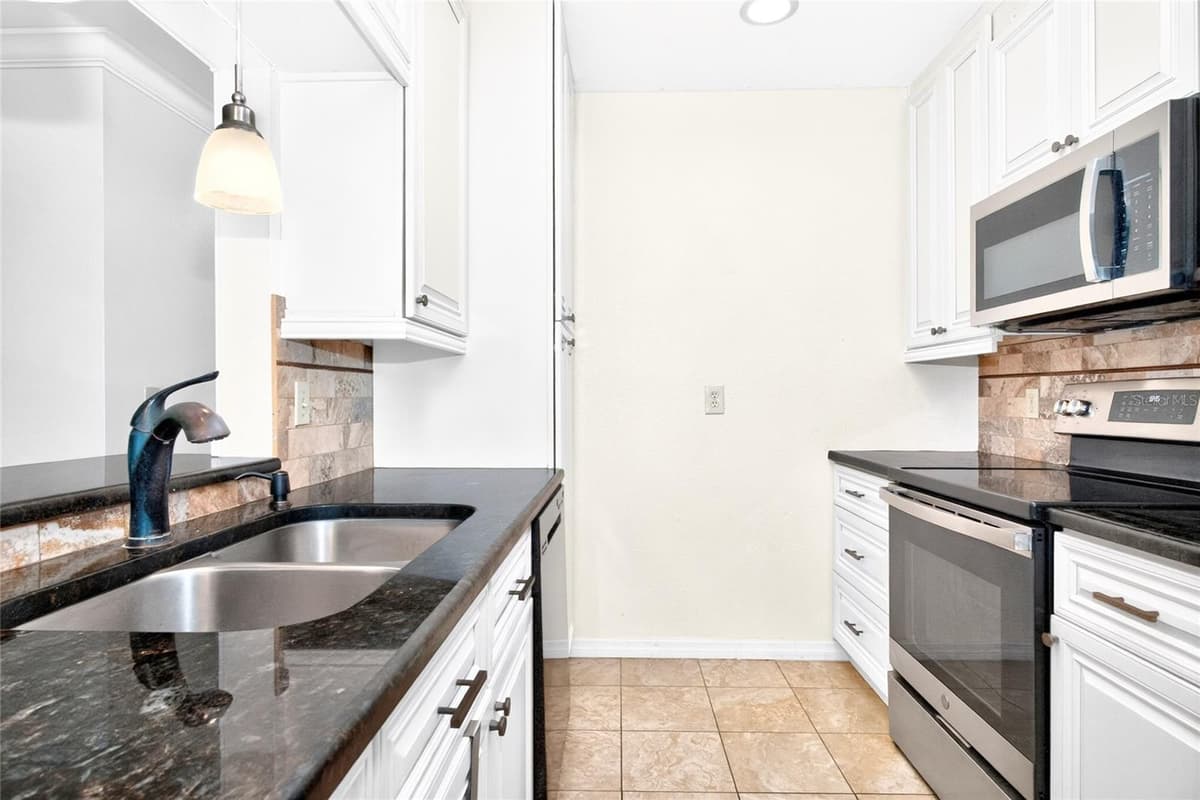 2245 GREENWICH DRIVE — photo 19 of 49