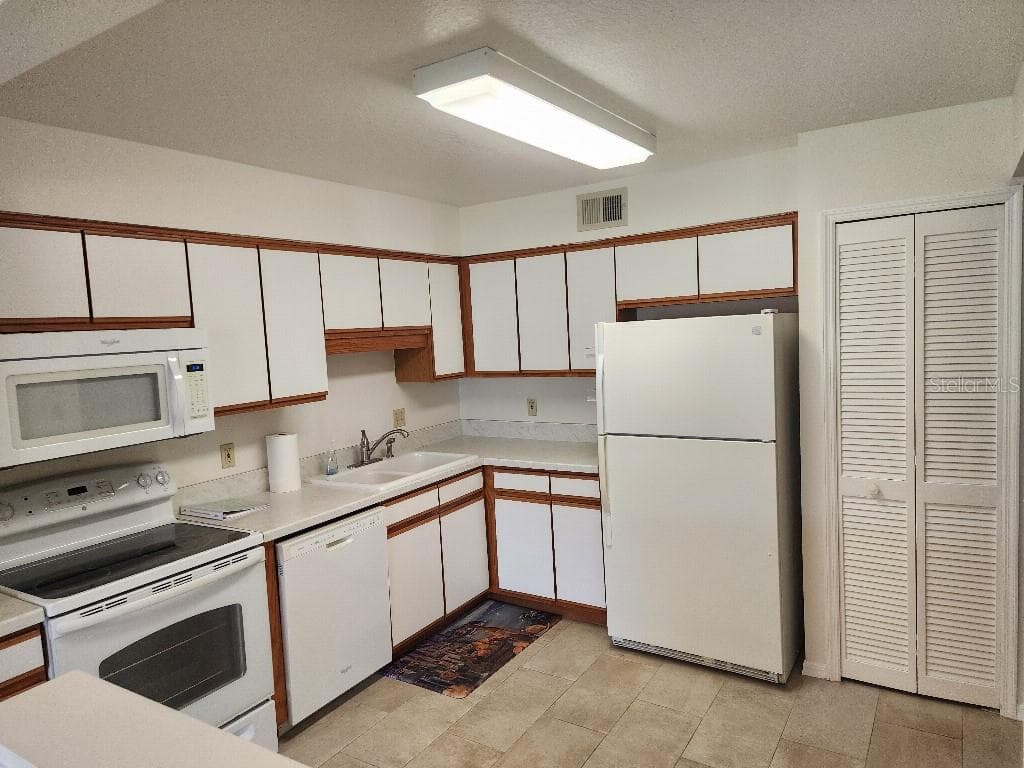 5336 WHITE CLIFF LANE — photo 4 of 15