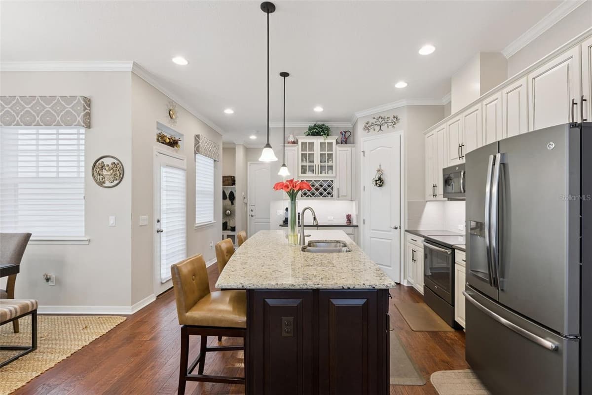 1425 RESOLUTE STREET — photo 10 of 41