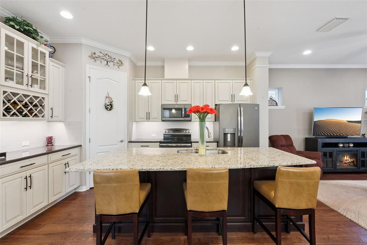 1425 RESOLUTE STREET — photo 9 of 41