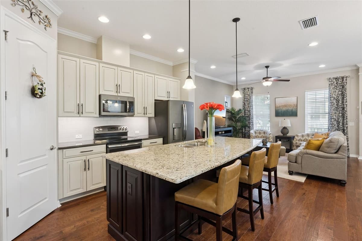 1425 RESOLUTE STREET — photo 7 of 41