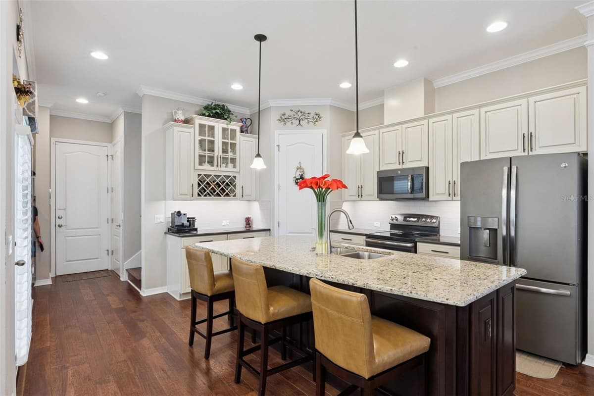 1425 RESOLUTE STREET — photo 8 of 41