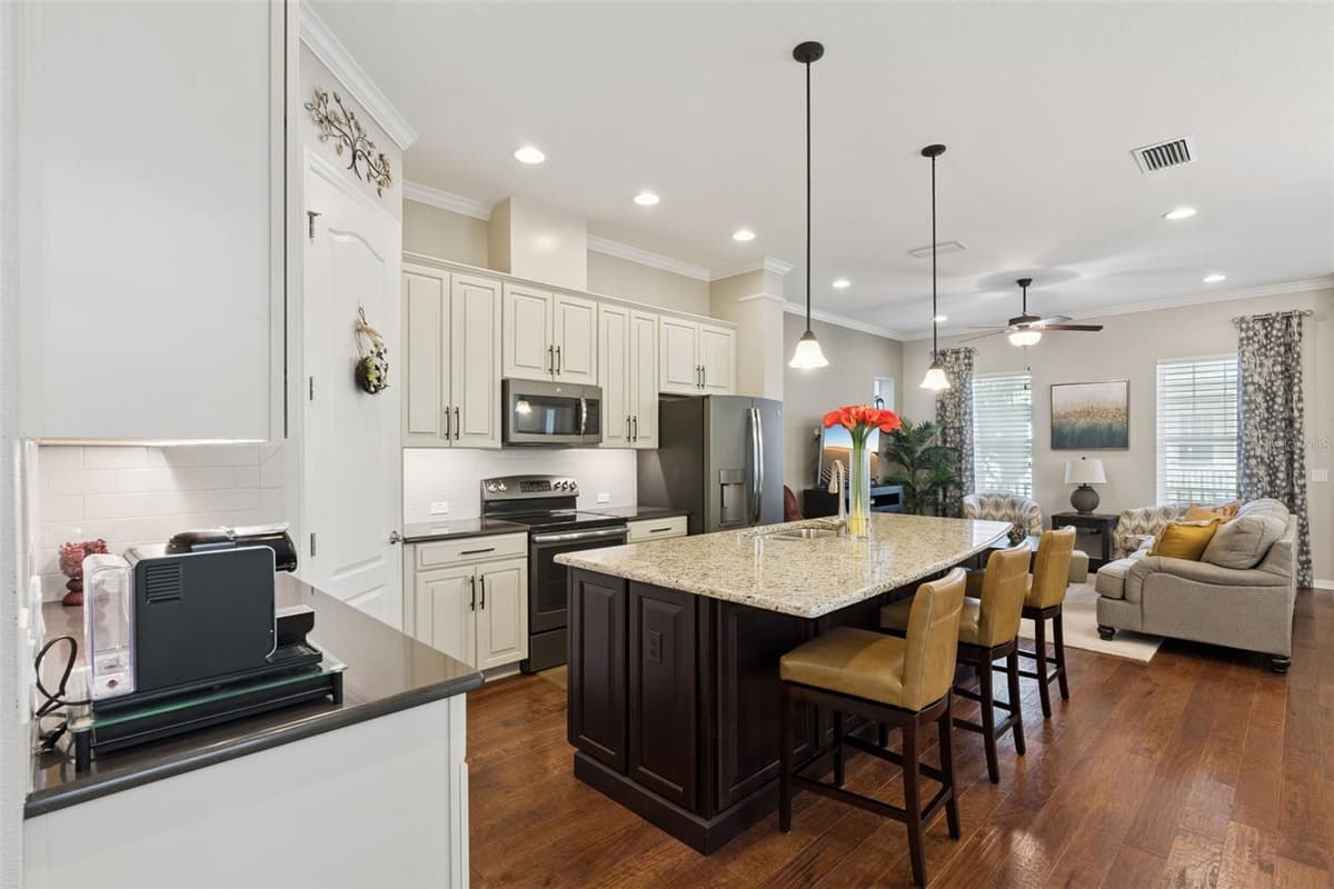 1425 RESOLUTE STREET — photo 11 of 41