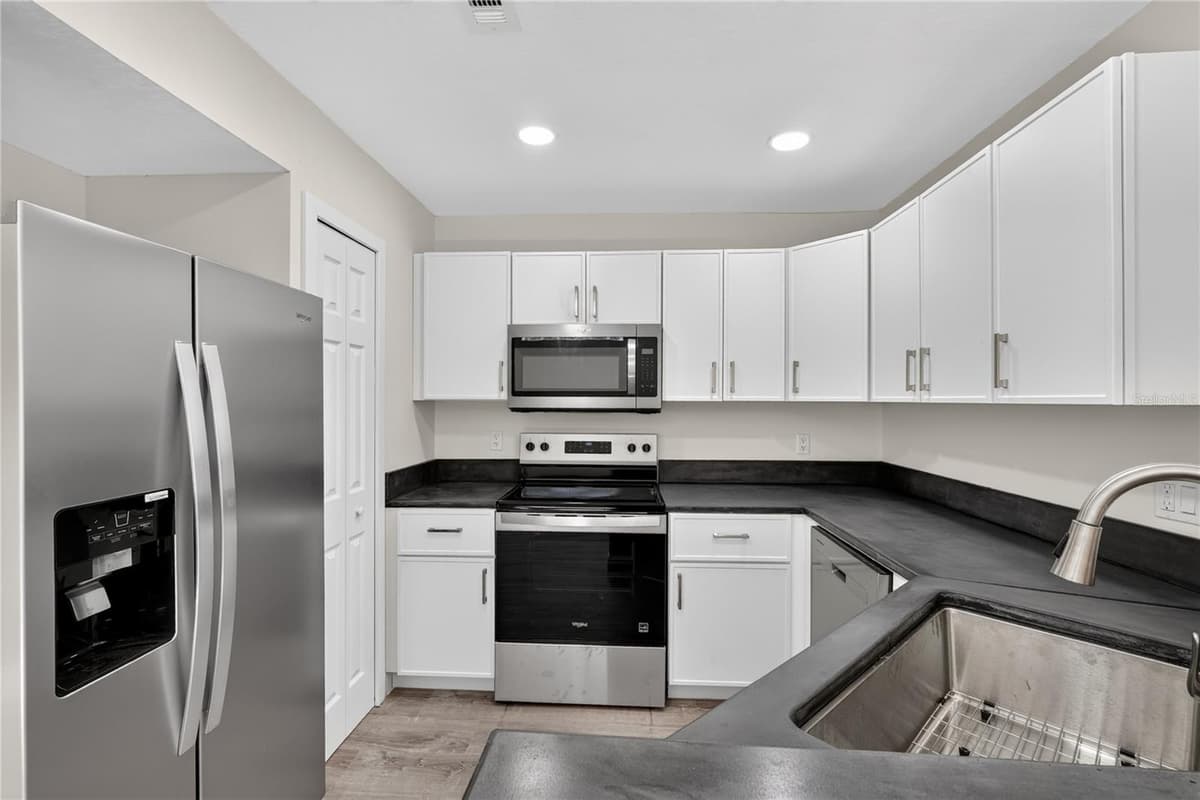610 COLORADO PLACE — photo 12 of 22