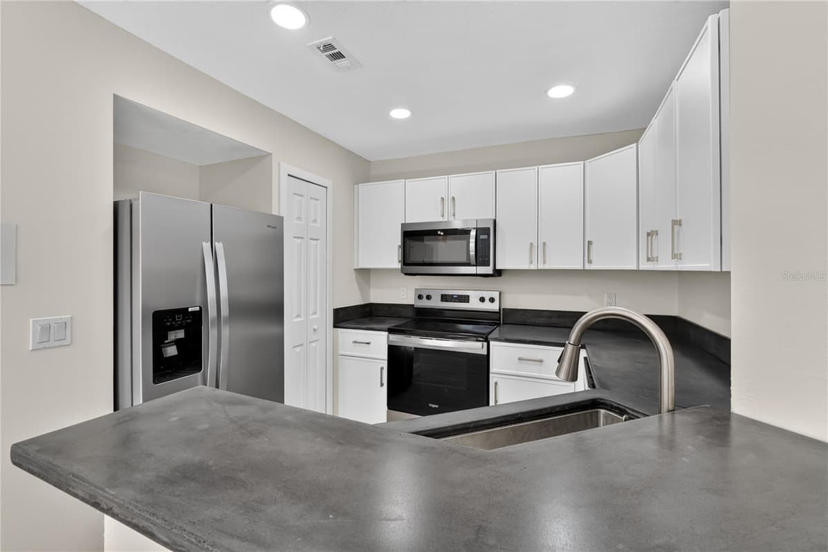 610 COLORADO PLACE — photo 11 of 22