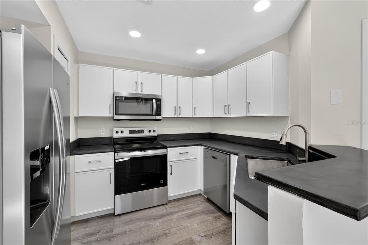 610 COLORADO PLACE — photo 10 of 22