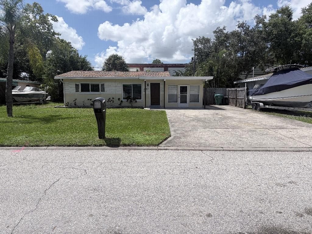 2209 EUCLID CIRCLE — photo 2 of 36