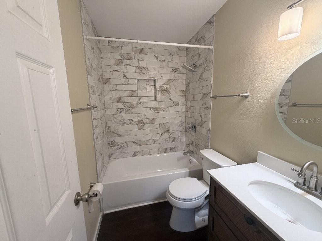 2209 EUCLID CIRCLE — photo 10 of 36