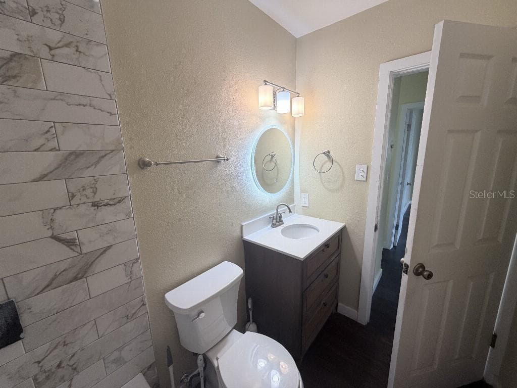 2209 EUCLID CIRCLE — photo 11 of 36