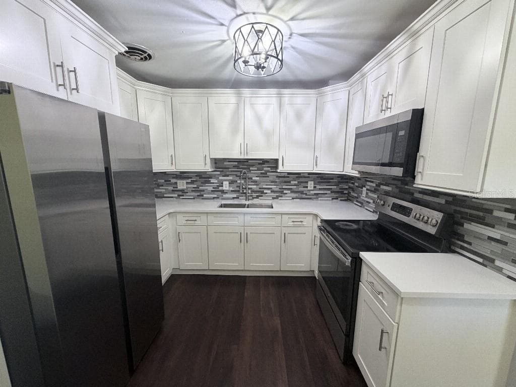 2209 EUCLID CIRCLE — photo 18 of 36