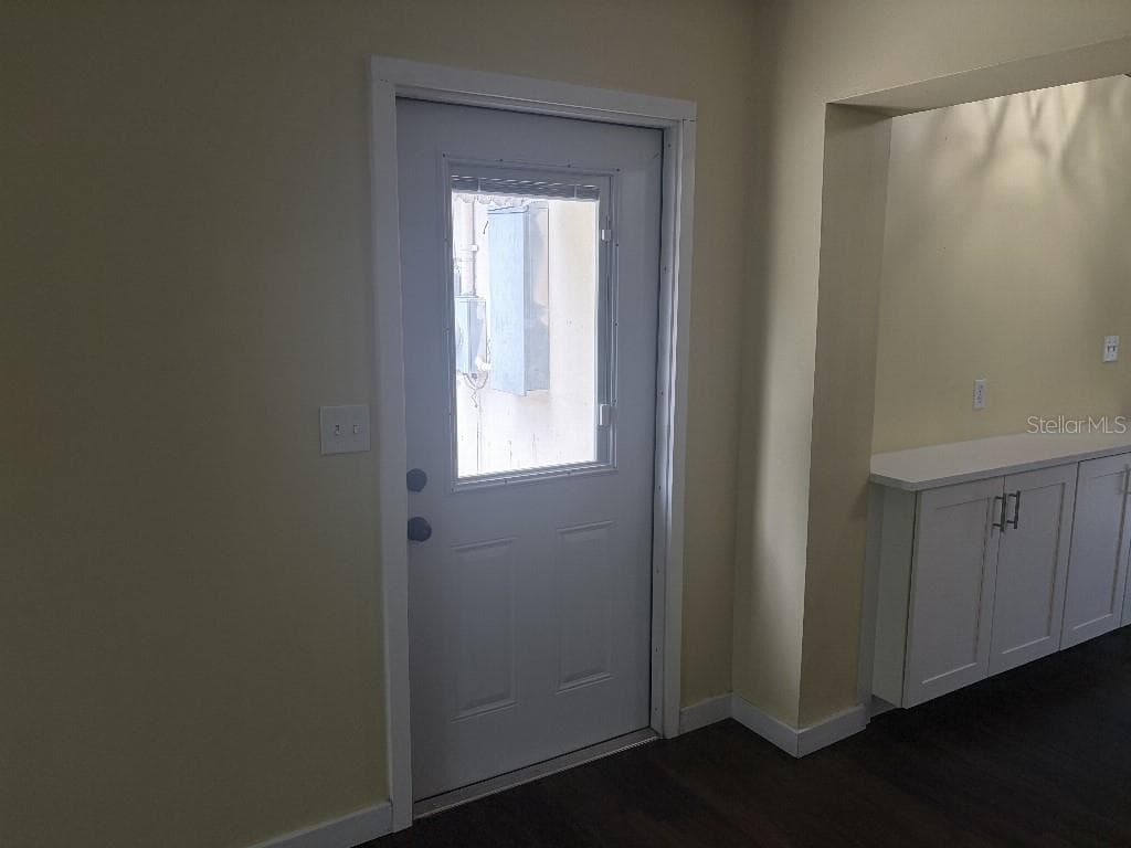2209 EUCLID CIRCLE — photo 33 of 36