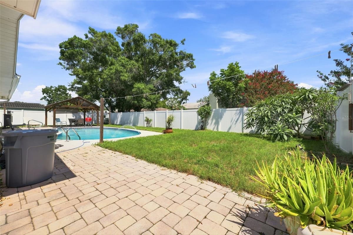 2069 KINGFISHER DRIVE — photo 43 of 49