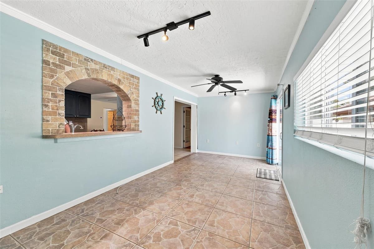 2069 KINGFISHER DRIVE — photo 23 of 49