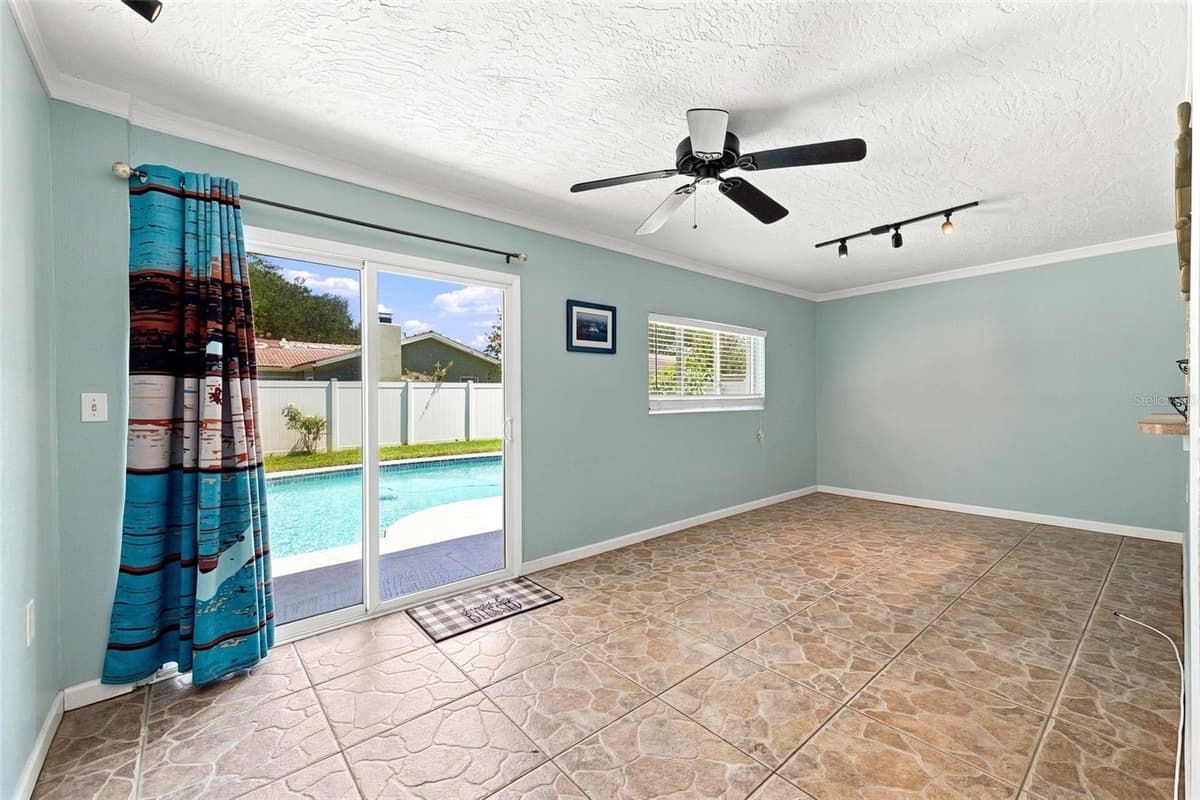 2069 KINGFISHER DRIVE — photo 21 of 49