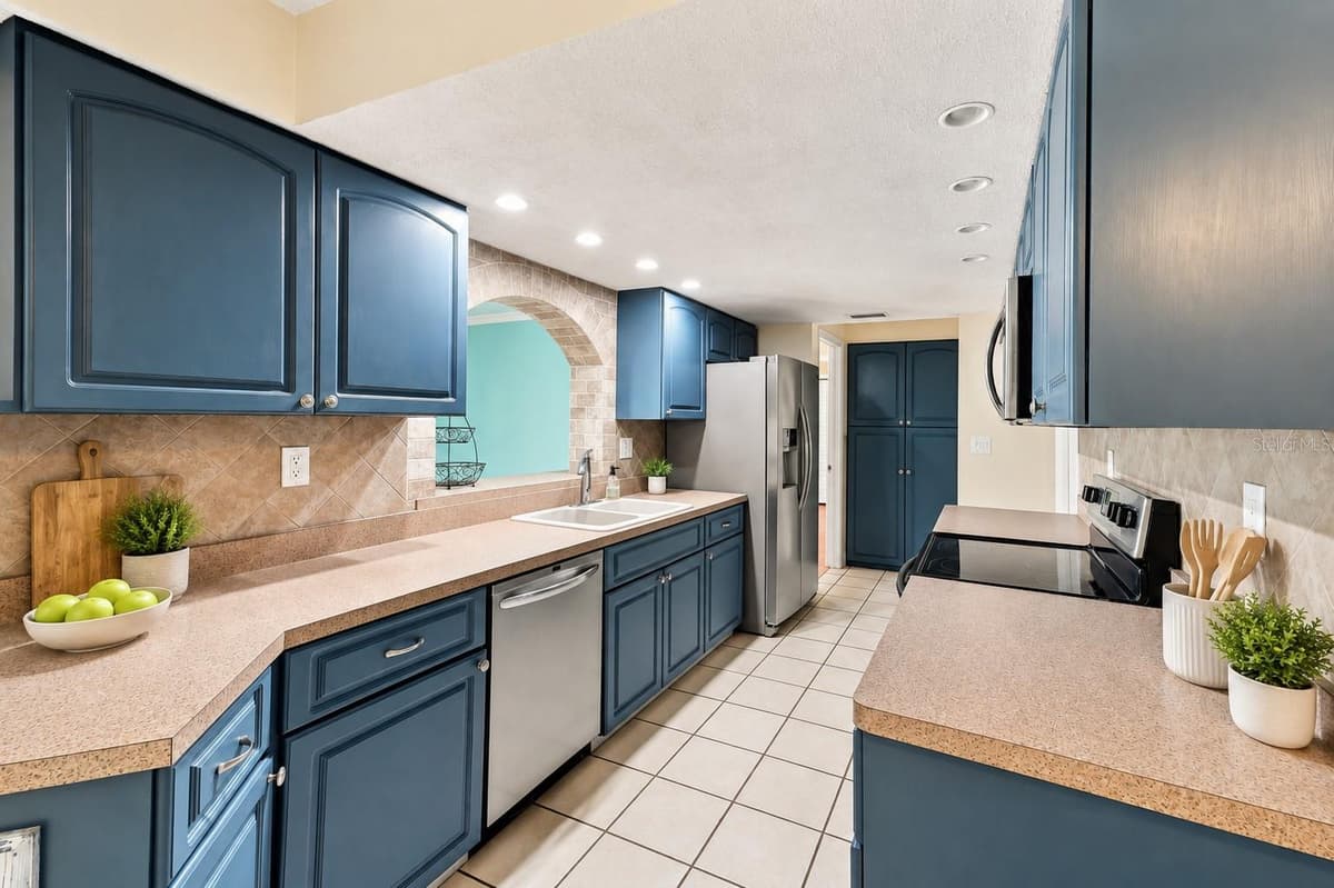2069 KINGFISHER DRIVE — photo 7 of 49