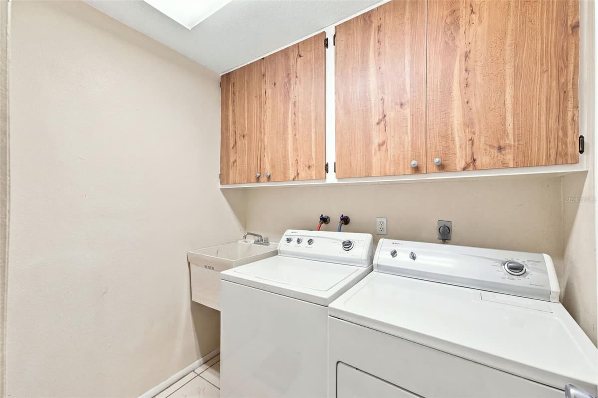 2069 KINGFISHER DRIVE — photo 37 of 49