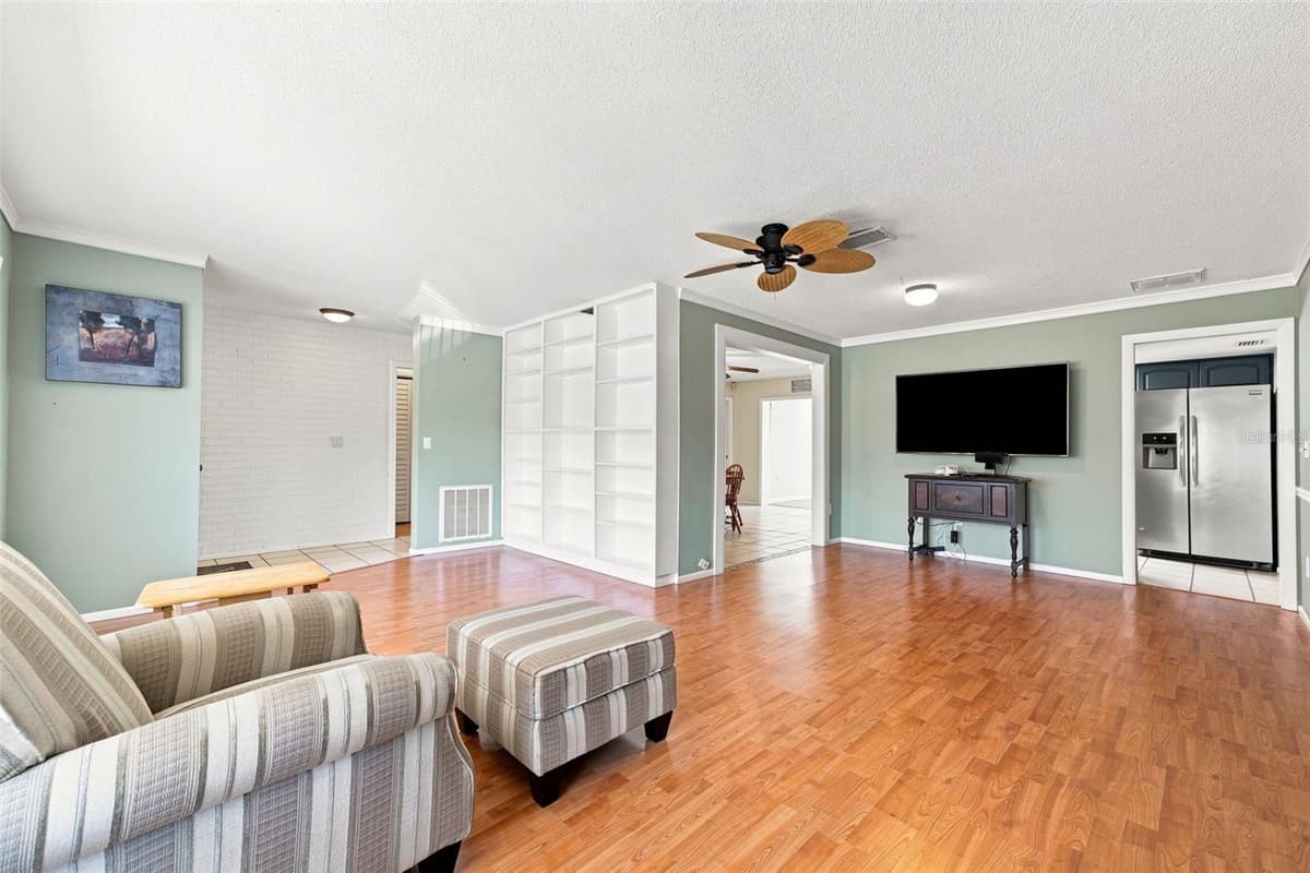 2069 KINGFISHER DRIVE — photo 9 of 49