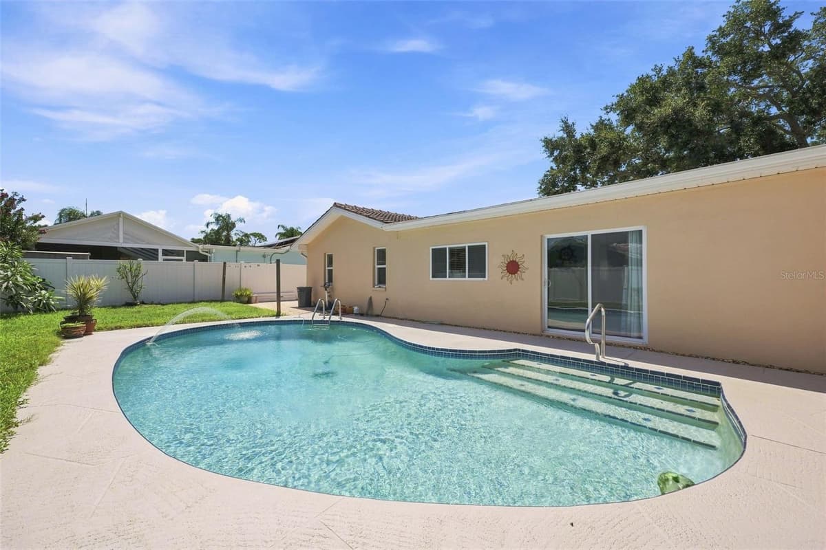 2069 KINGFISHER DRIVE — photo 38 of 49