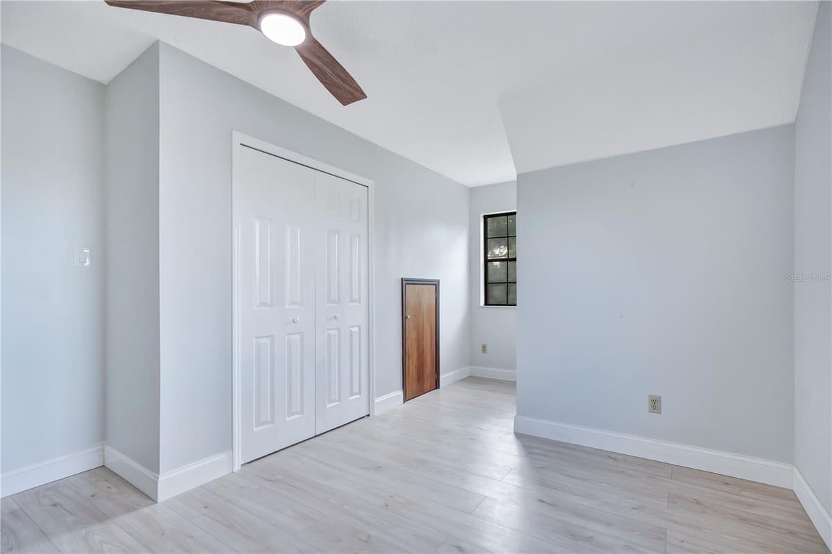 1898 ODHAM DRIVE — photo 17 of 31